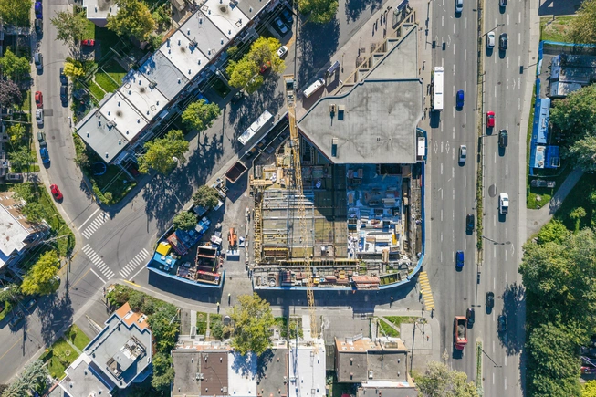 Vue du puits du poste de district Saint-Michel